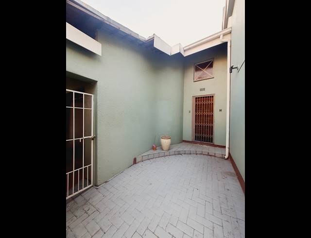 3 BEDROOM HOUSE RENTED IN DIEPKLOOF